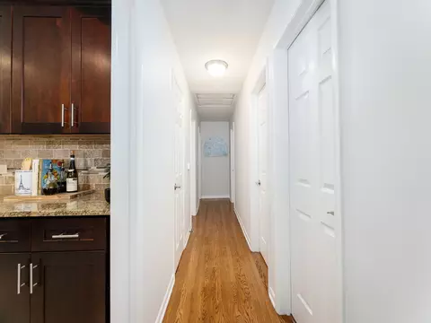 Entry Way - 358 E Saint Charles Rd, Elmhurst, IL 60126 photo 2 of 5