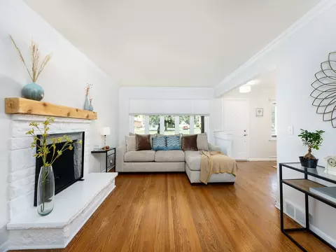 Living - 358 E Saint Charles Rd, Elmhurst, IL 60126 photo 2 of 4