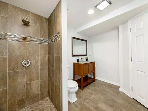 Bath - 358 E Saint Charles Rd, Elmhurst, IL 60126 photo 4 of 4