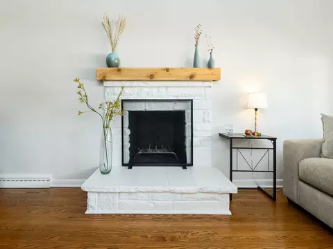 Living - 358 E Saint Charles Rd, Elmhurst, IL 60126 photo 3 of 4