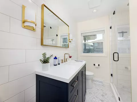 Bath - 358 E Saint Charles Rd, Elmhurst, IL 60126 photo 2 of 4