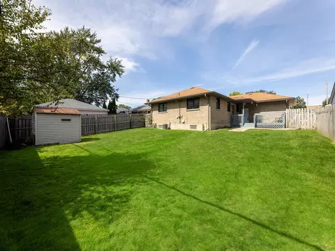Exterior - 358 E Saint Charles Rd, Elmhurst, IL 60126 photo 8 of 9