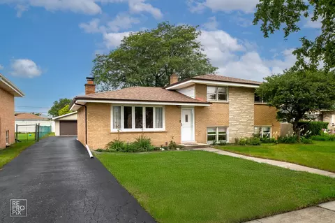 7706 S Oconto Ave, Bridgeview, IL 60455