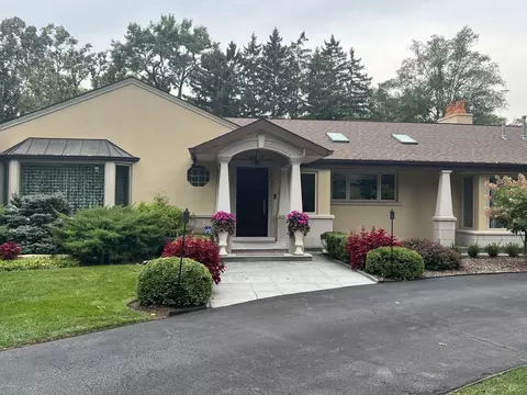 1122 S Estate Ln, Lake Forest, IL 60045