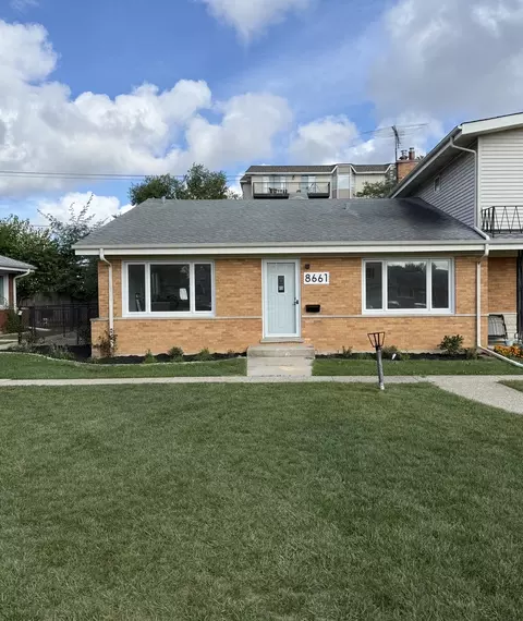 8661 N National Ave N, Niles, IL 60714