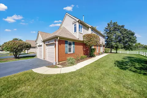 307 University Ln #A, Elk Grove Village, IL 60007