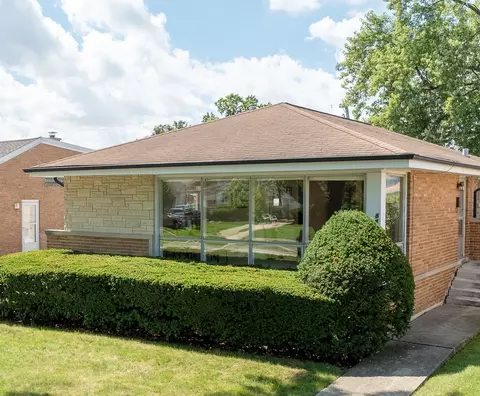 8748 N Olcott Ave, Niles, IL 60714