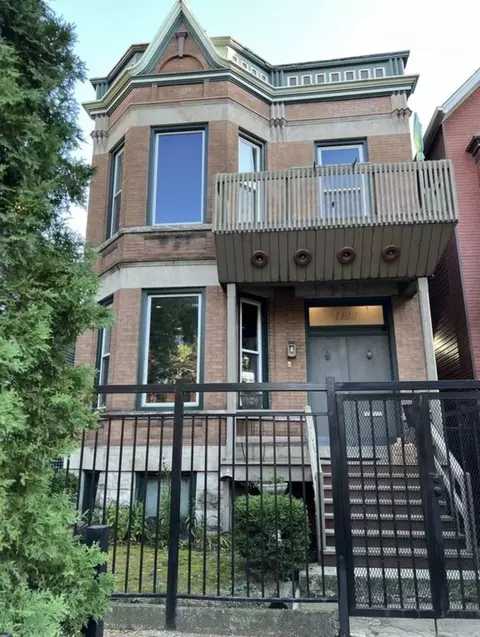 1123 W Addison St, Chicago, IL 60613