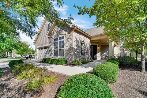 3153 Indian Summer Cir, Valparaiso, IN 46385
