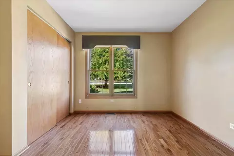 Bedroom - 800 Silver Glen Rd, Mchenry, IL 60051 photo 1 of 2