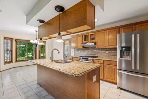 Kitchen - 800 Silver Glen Rd, Mchenry, IL 60051 photo 2 of 3