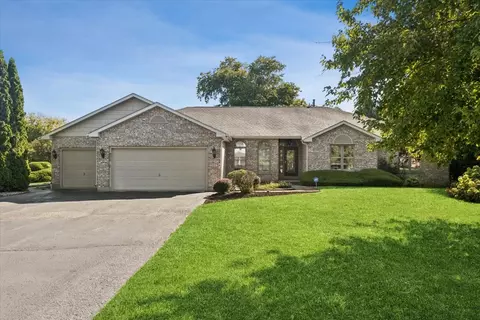 800 Silver Glen Rd, Mchenry, IL 60051