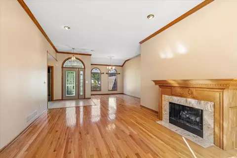 Living - 800 Silver Glen Rd, Mchenry, IL 60051 photo 1 of 5