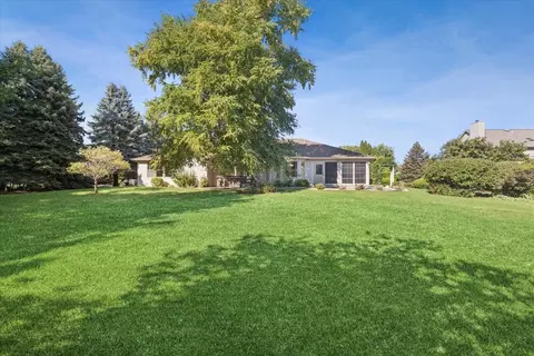 Exterior - 800 Silver Glen Rd, Mchenry, IL 60051 photo 2 of 5
