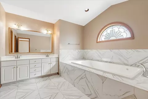 Bath - 800 Silver Glen Rd, Mchenry, IL 60051 photo 1 of 3