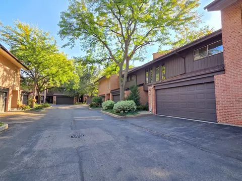 Exterior - 1833 Wildberry Dr #E, Glenview, IL 60025 photo 2 of 7