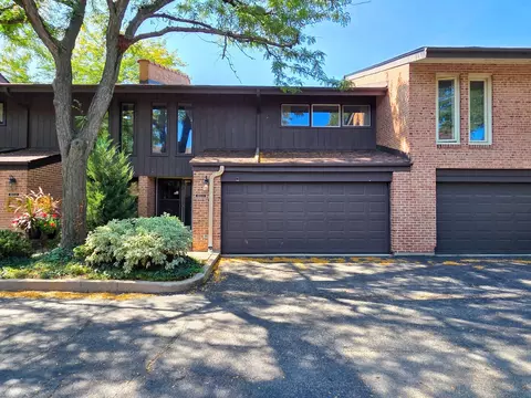 1833 Wildberry Dr #E, Glenview, IL 60025