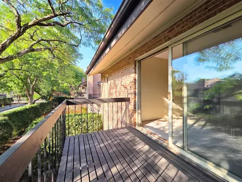 Exterior - 1833 Wildberry Dr #E, Glenview, IL 60025 photo 3 of 7
