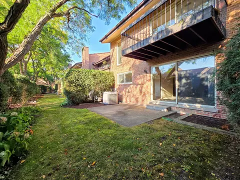 Exterior - 1833 Wildberry Dr #E, Glenview, IL 60025 photo 6 of 7