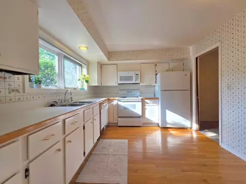 Kitchen - 1833 Wildberry Dr #E, Glenview, IL 60025 photo 1 of 3