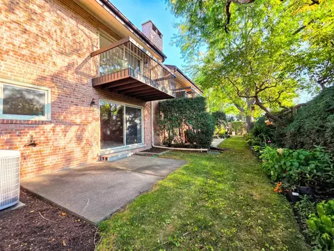 Exterior - 1833 Wildberry Dr #E, Glenview, IL 60025 photo 5 of 7