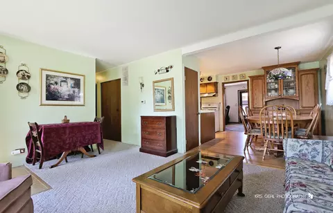 Living - 934 N Norman Ln, Wheeling, IL 60090 photo 1 of 2