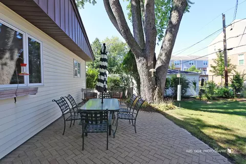 Exterior - 934 N Norman Ln, Wheeling, IL 60090 photo 2 of 4