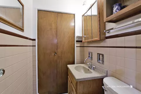 Bath - 934 N Norman Ln, Wheeling, IL 60090 photo 1 of 2