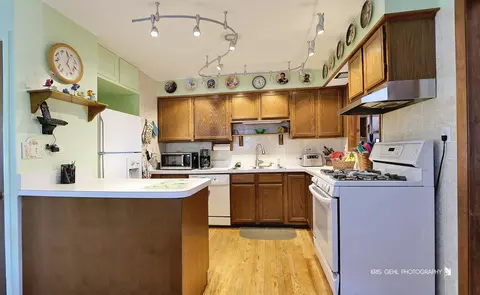 Kitchen - 934 N Norman Ln, Wheeling, IL 60090 photo 1 of 1