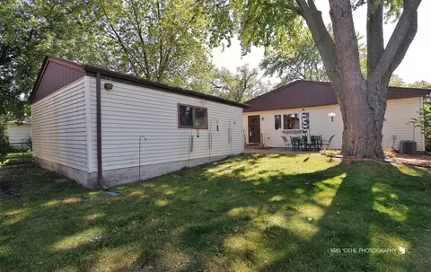Exterior - 934 N Norman Ln, Wheeling, IL 60090 photo 4 of 4