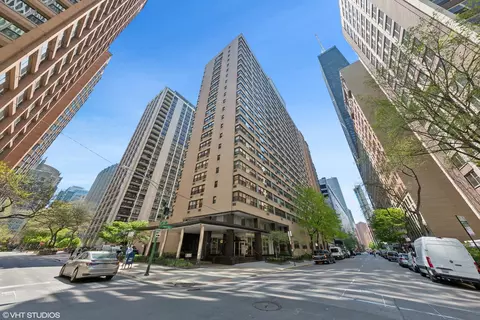 850 N Dewitt Pl #18G, Chicago, IL 60611