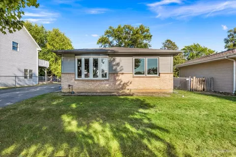 821 Bishop St, West Chicago, IL 60185