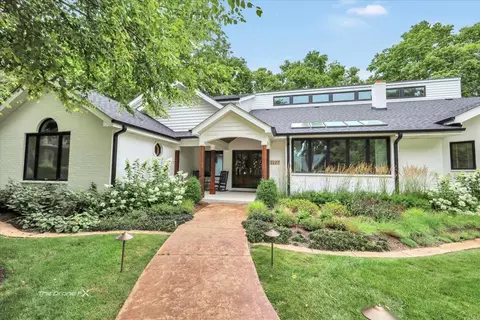 1417 Sherwood Ln, Geneva, IL 60134