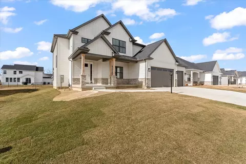 1207 Sandstone Ct, Mahomet, IL 61853