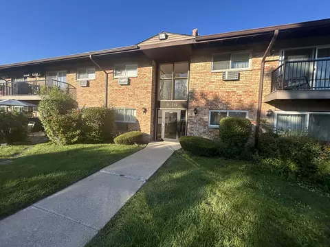 836 E Old Willow Rd #212, Prospect Heights, IL 60070