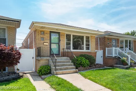 5917 W 59th St, Chicago, IL 60638