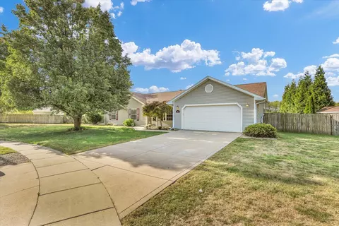 401 Winston Ct, Saint Joseph, IL 61873