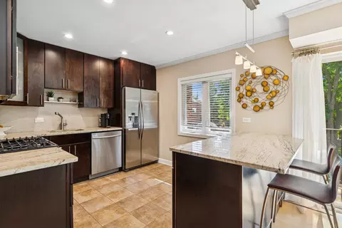 Kitchen - 1575 Sandpebble Dr #226, Wheeling, IL 60090 photo 2 of 3