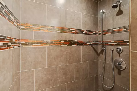 Bath - 1575 Sandpebble Dr #226, Wheeling, IL 60090 photo 3 of 3