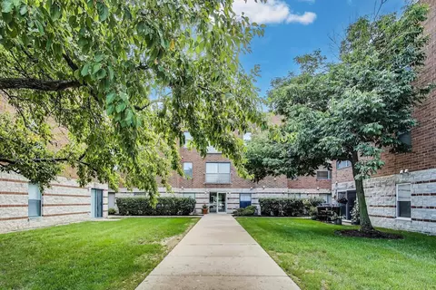 3255 Kirchoff Rd #207, Rolling Meadows, IL 60008