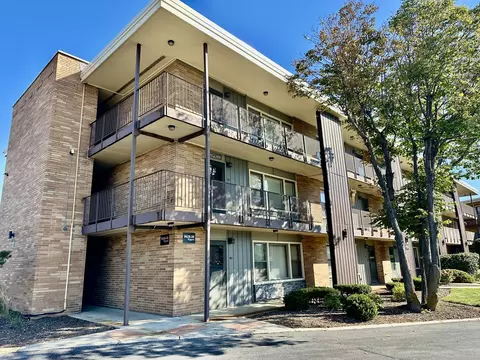 9630 W Higgins Rd #3A, Rosemont, IL 60018