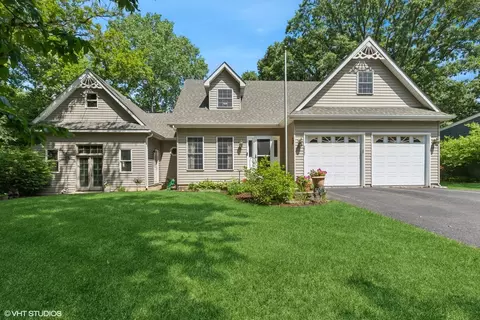 36497 N Hawthorne Ln, Ingleside, IL 60041