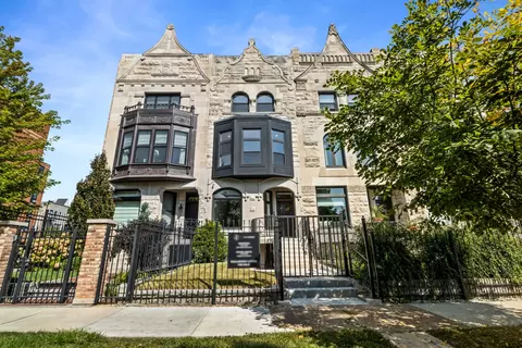 922 E 42nd Pl, Chicago, IL 60653