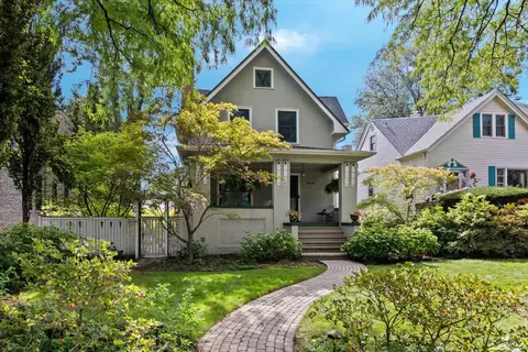 2019 W Greenleaf Ave, Chicago, IL 60645