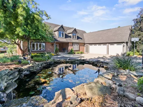 25840 N Graclyn Ct, Barrington, IL 60010