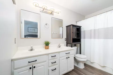 Bath - 3 Kylemore Rd, Bloomington, IL 61704 photo 2 of 4