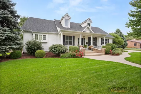 533 Fairway Ln, Sycamore, IL 60178