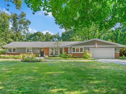 26 W537 Barnes Ave, Winfield, IL 60190