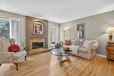 4760 Amber Cir, Hoffman Estates, IL 60192 photo 3