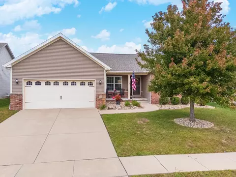 63 Dry Sage Cir, Bloomington, IL 61705